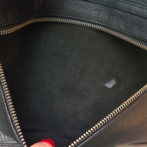 Everlane Black Leather Crossbody Bag – Classic & Functional - Picture 4 of 6